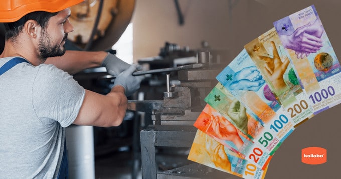 Ein Arbeiter arbeitet an einem Automaten mit mehreren verschiedenen Banknoten.